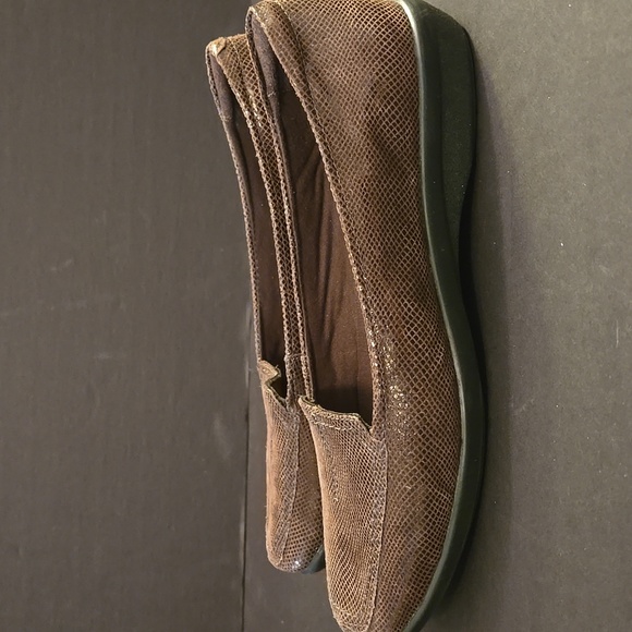 Clarks Collection Slip On Shoes Snakeskin Pattern Soft Cushion - Picture 5 of 8